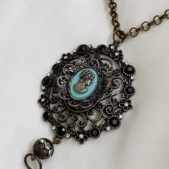 VTG Pastel Blue Cameo Medallion Necklace - Picture 10 of 10